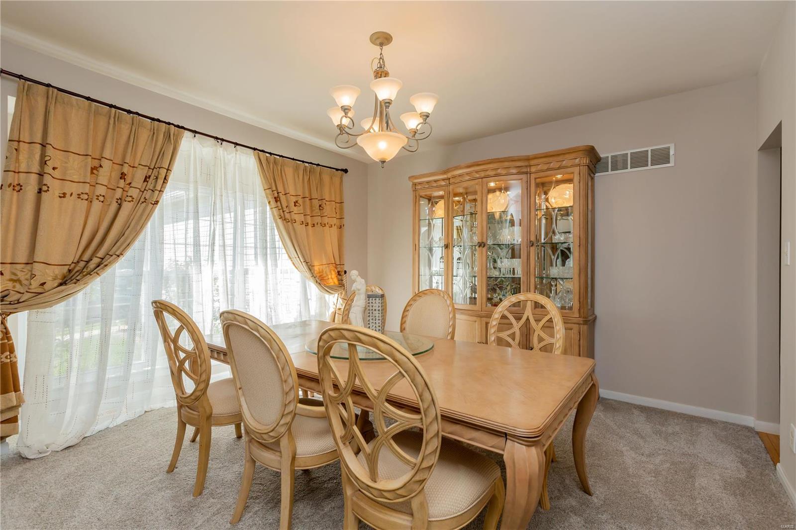 925 Kiefer Ridge Drive Ballwin, MO 63021 - Photo 10 of 44 Gallery Image 10