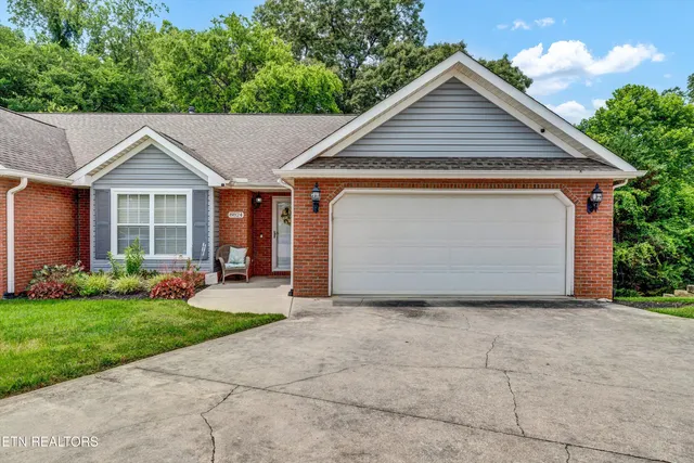 $415,000 | 8824 Carriage House Way, Knoxville, TN 37923