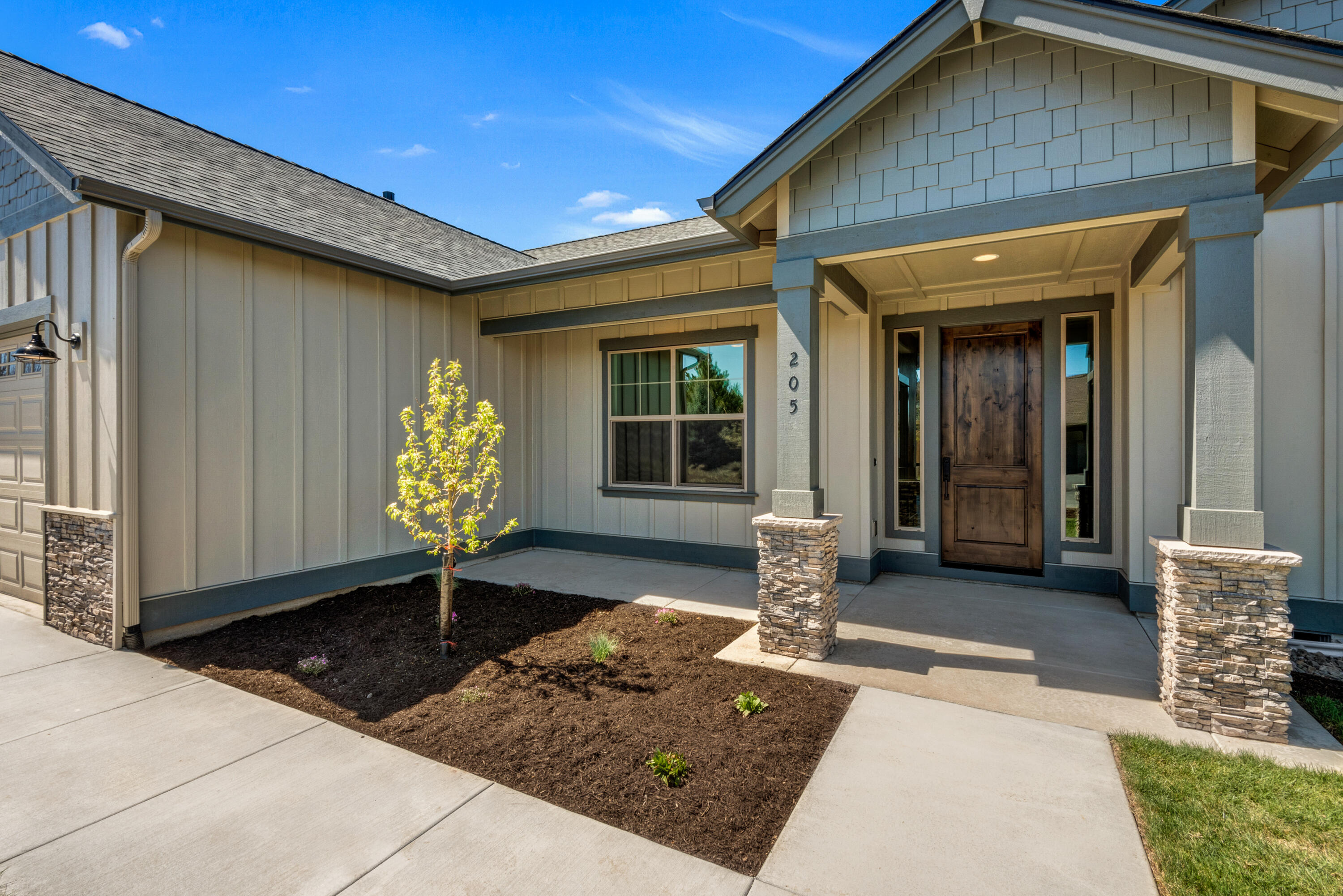 205 Northwest Saddle Ridge Loop Prineville, OR 97754 - Photo 2 of 25 02