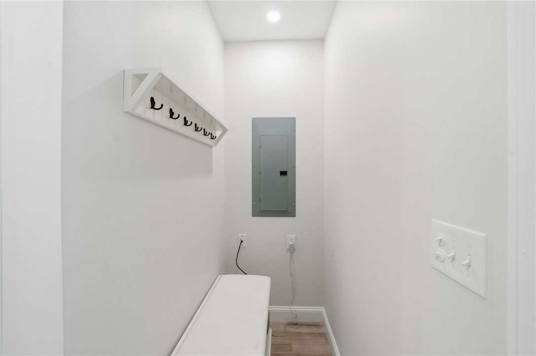 72 Wilbur Road Lincoln, RI 02865 - Photo 37 of 46 Mudroom