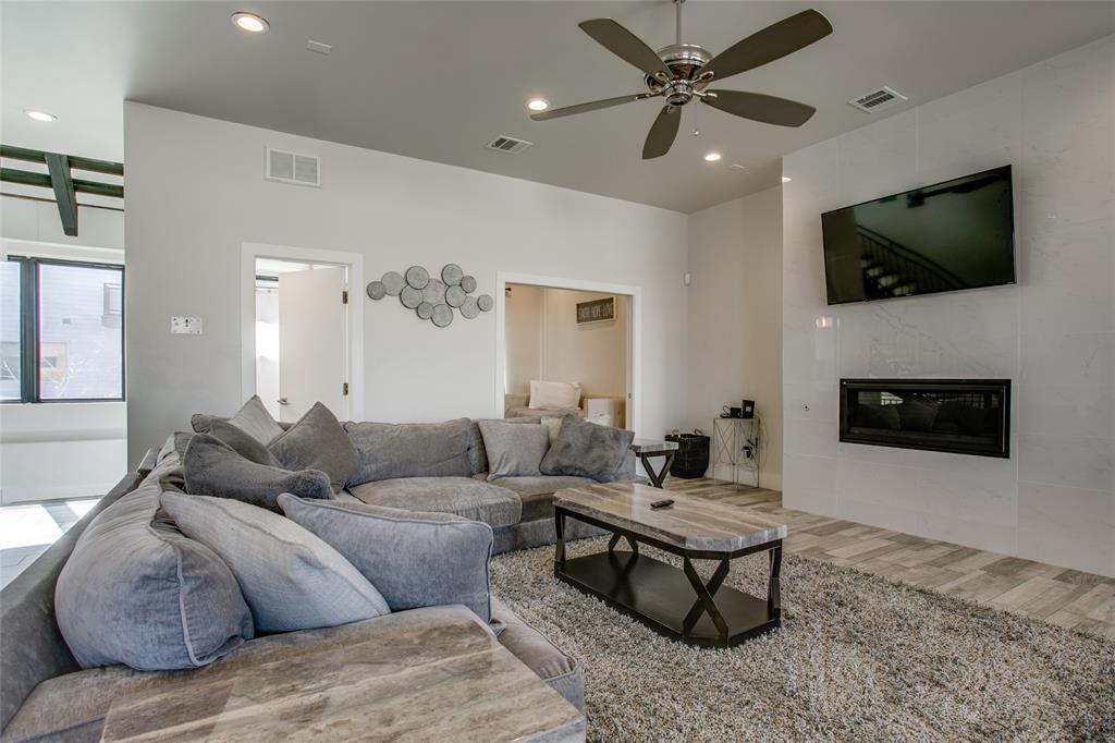 410 Melba Street, Unit 2 Dallas, TX 75208 - Photo 12 of 40 a living room with furniture and a flat screen tv