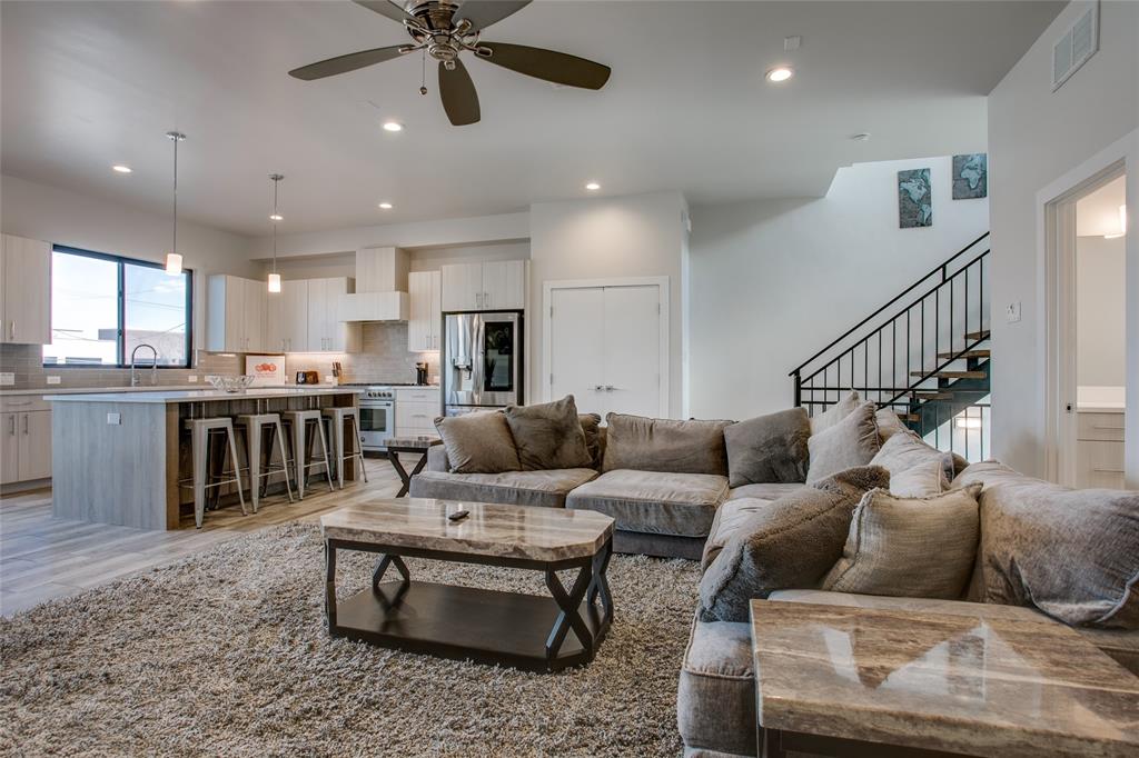 410 Melba Street, Unit 2 Dallas, TX 75208 - Photo 10 of 40 a living room with furniture and kitchen view