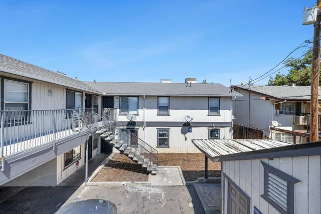 $1,199,000 | 1911 East Saginaw Way, Fresno, CA 93726