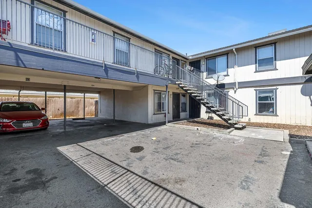 $1,199,000 | 1911 East Saginaw Way, Fresno, CA 93726