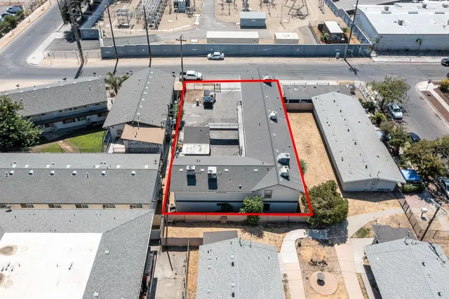 $1,199,000 | 1911 East Saginaw Way, Fresno, CA 93726