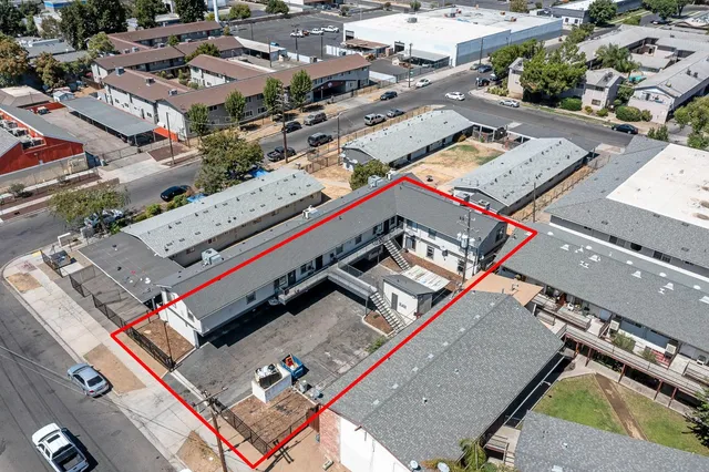 $1,199,000 | 1911 East Saginaw Way, Fresno, CA 93726