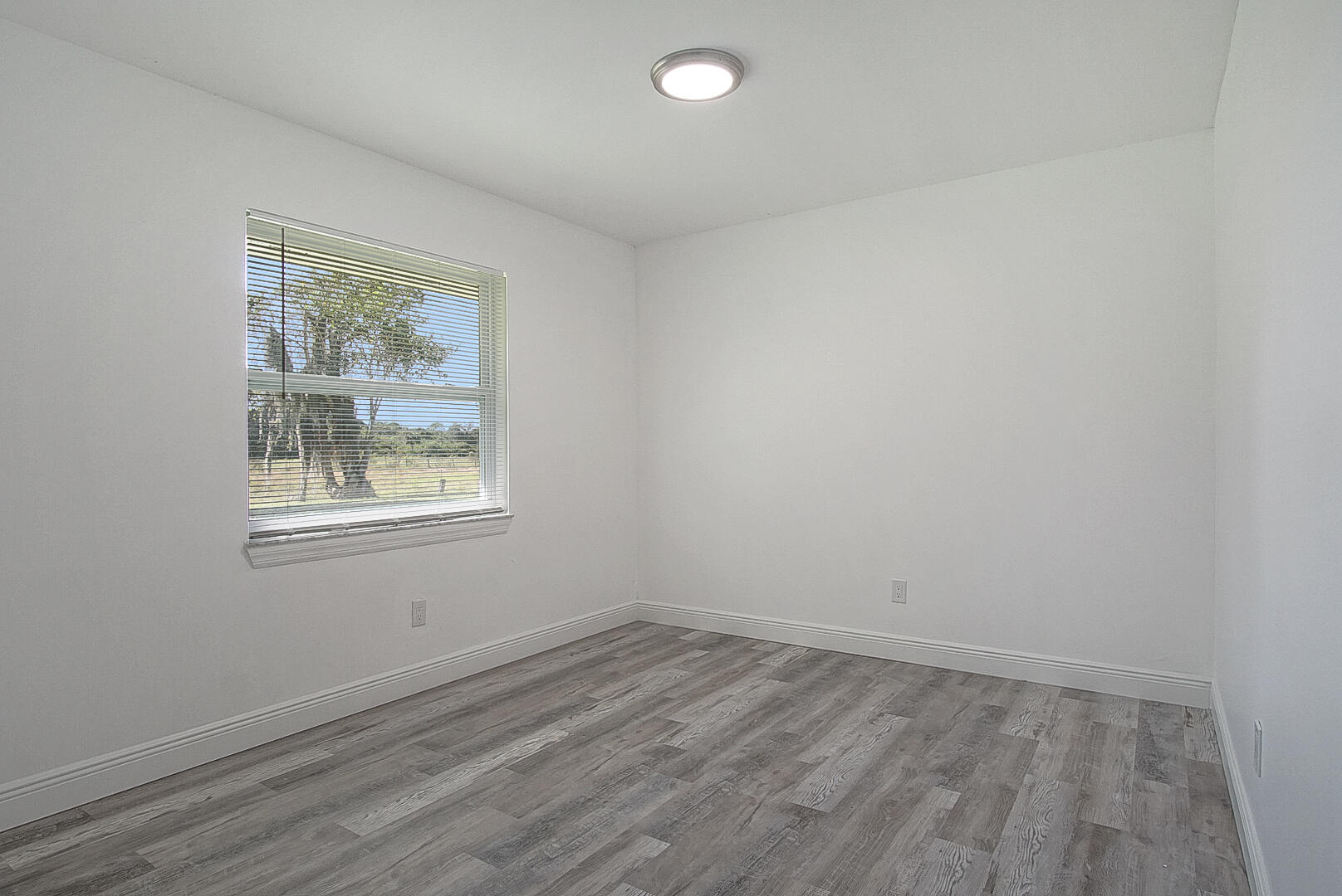 2113 Jacobs Road Fort Pierce, FL 34982 - Photo 3 of 12 E91490D5-3242-4F26-8E5C-A43CBABCB4B4