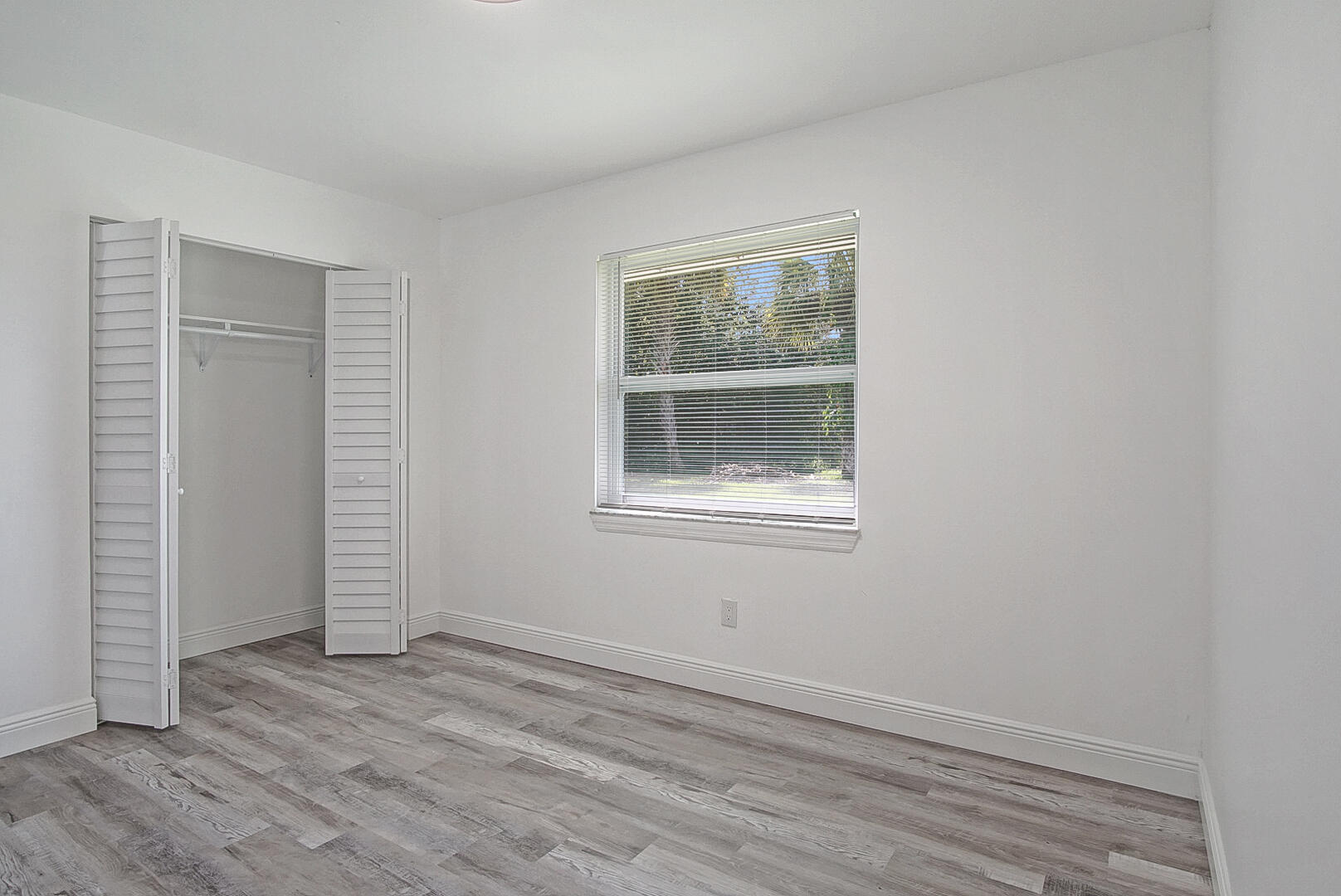 2113 Jacobs Road Fort Pierce, FL 34982 - Photo 4 of 12 F32AE284-999A-411B-83F5-0EDF349F2454