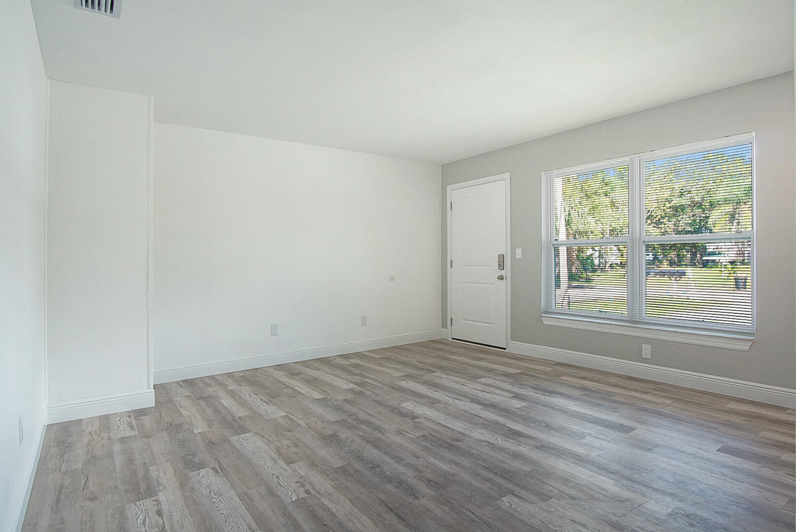 2113 Jacobs Road Fort Pierce, FL 34982 - Photo 5 of 12 F1897F3D-38F5-4A68-811F-C1551117027E