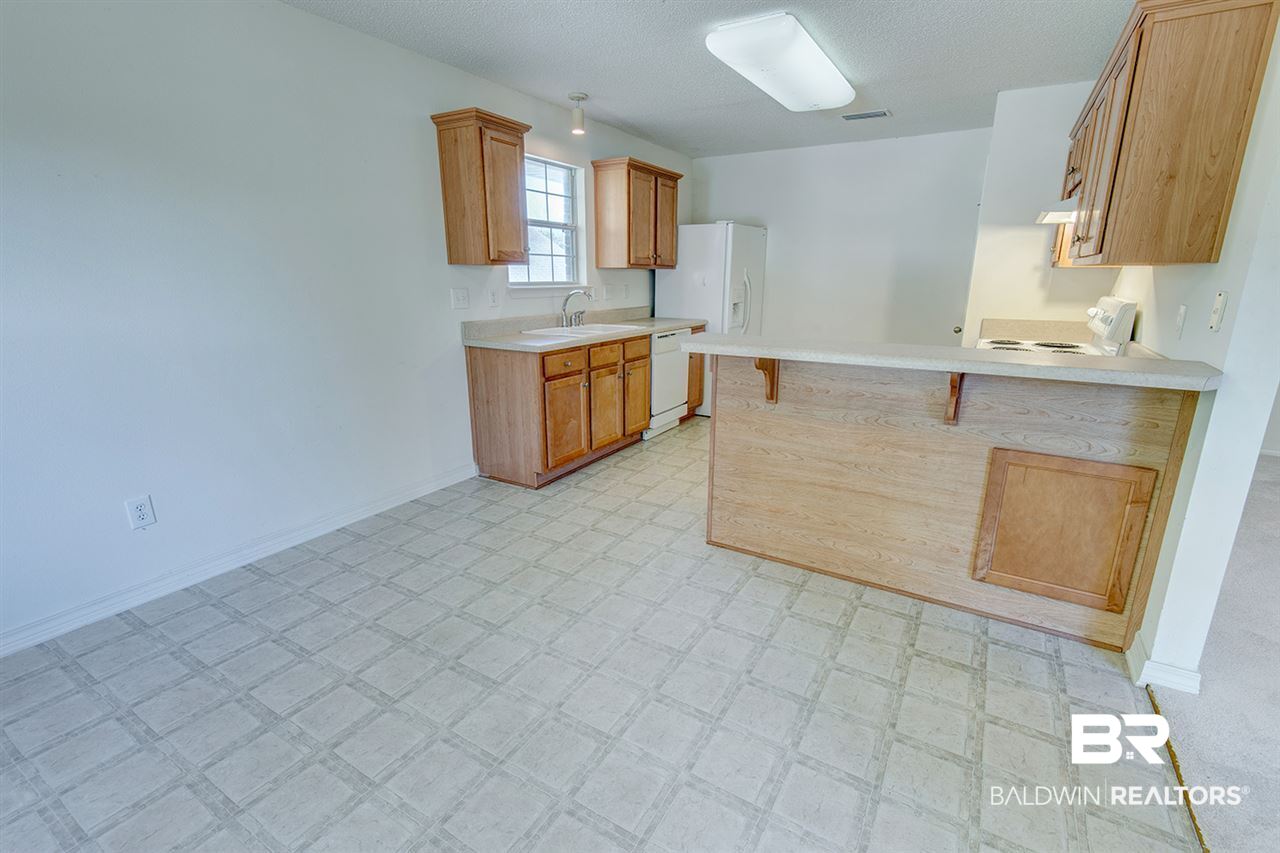 9673 Hollowbrook Avenue Fairhope, AL 36532 - Photo 15 of 31 Breakfast Bar/Breakfast A