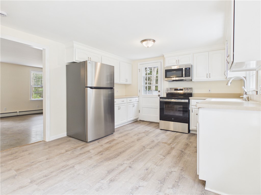 6502 Flat River Road Coventry, RI 02827 - Photo 3 of 34