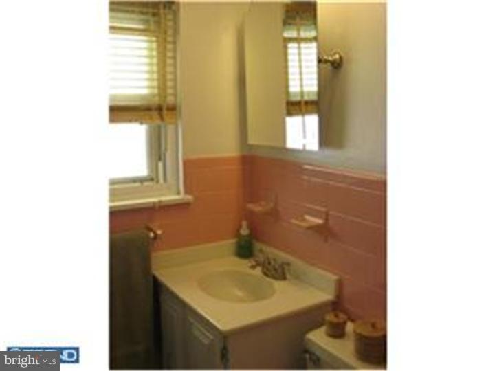 2817 Shelly Road Philadelphia, PA 19152 - Photo 12 of 16 Gallery Image 12