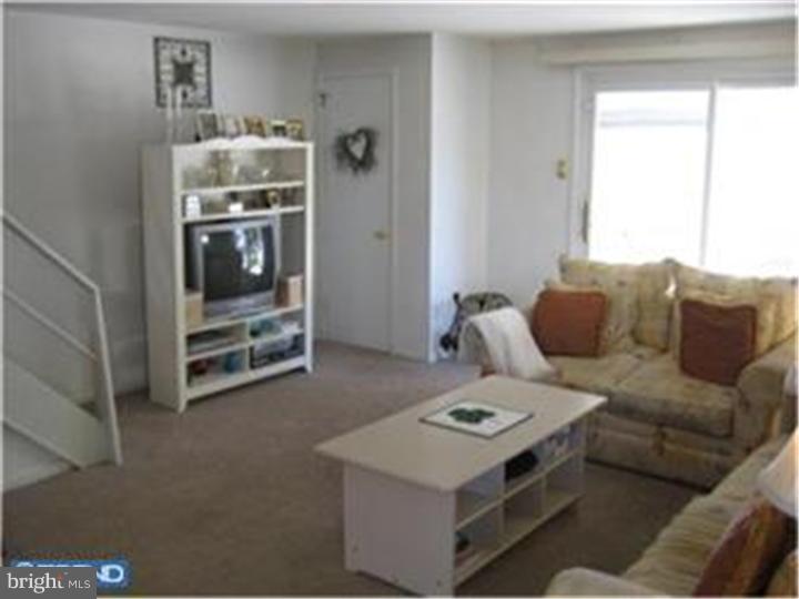 2817 Shelly Road Philadelphia, PA 19152 - Photo 3 of 16 Gallery Image 3