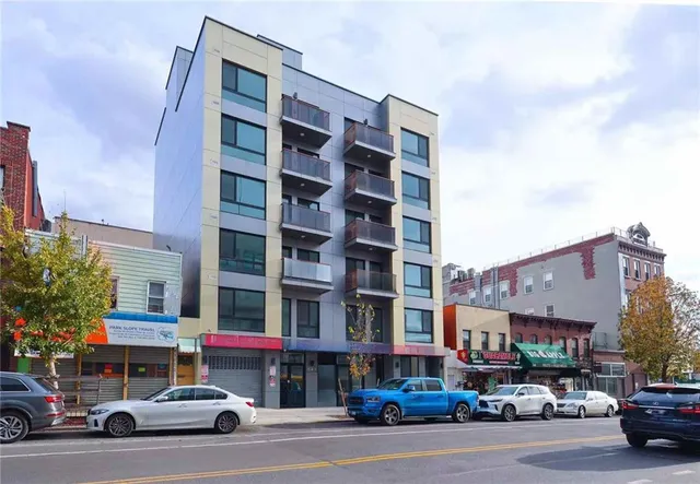 $545,000 | 643 5th Avenue, Unit 3C | Greenwood Heights