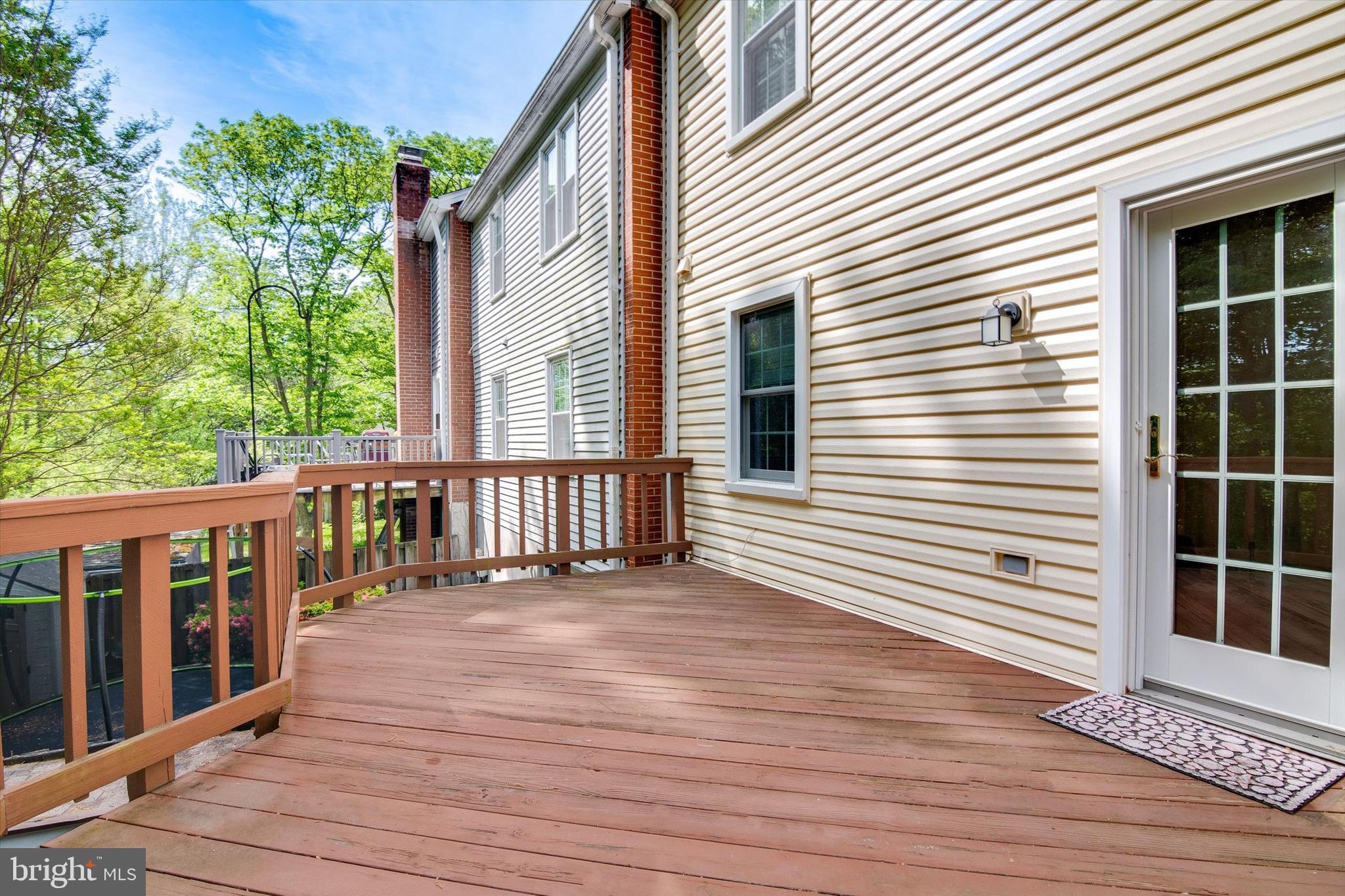 5262 Lonsdale Drive Springfield, VA 22151 - Photo 11 of 44 Spacious deck (2)