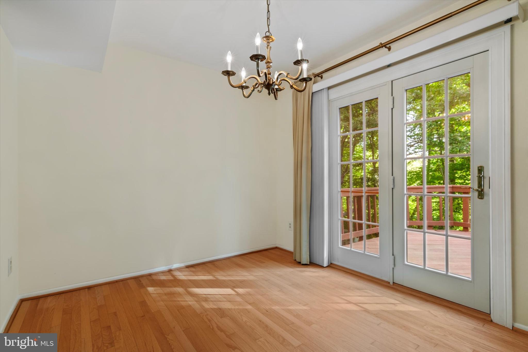 5262 Lonsdale Drive Springfield, VA 22151 - Photo 19 of 44 Hardwood main level