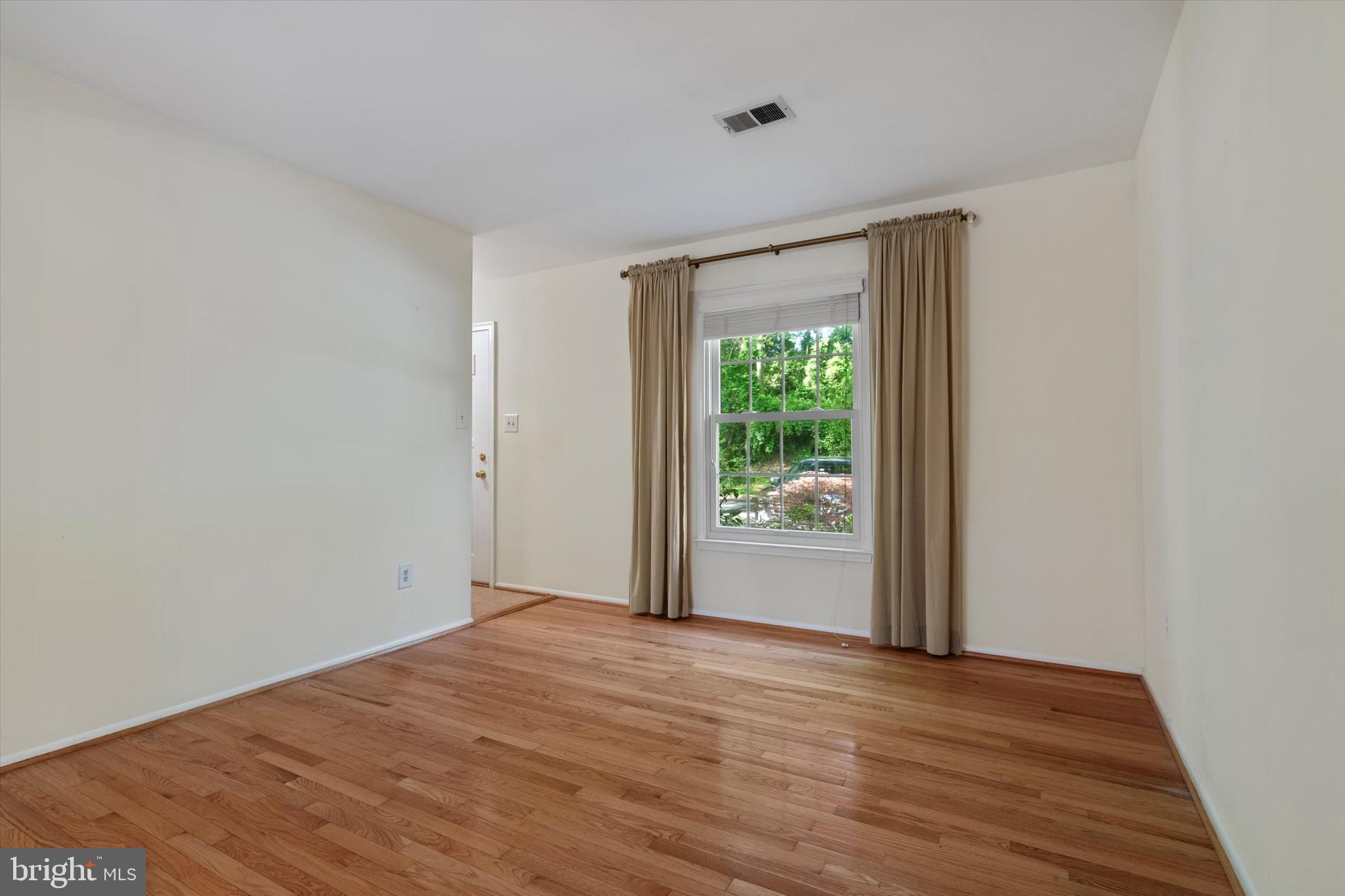 5262 Lonsdale Drive Springfield, VA 22151 - Photo 21 of 44 Hardwood main level