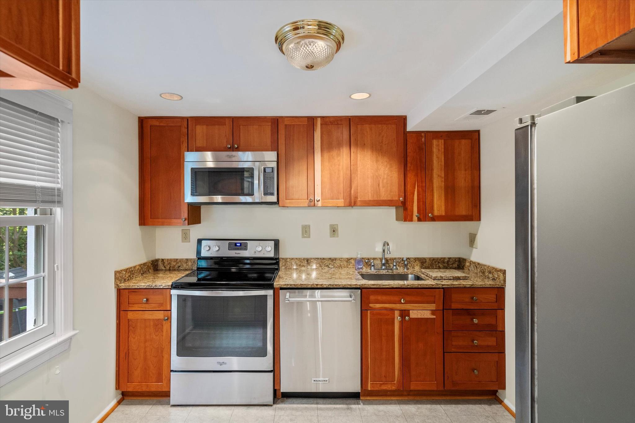 5262 Lonsdale Drive Springfield, VA 22151 - Photo 23 of 44 Stainless appliances and Cambrian Granite counters