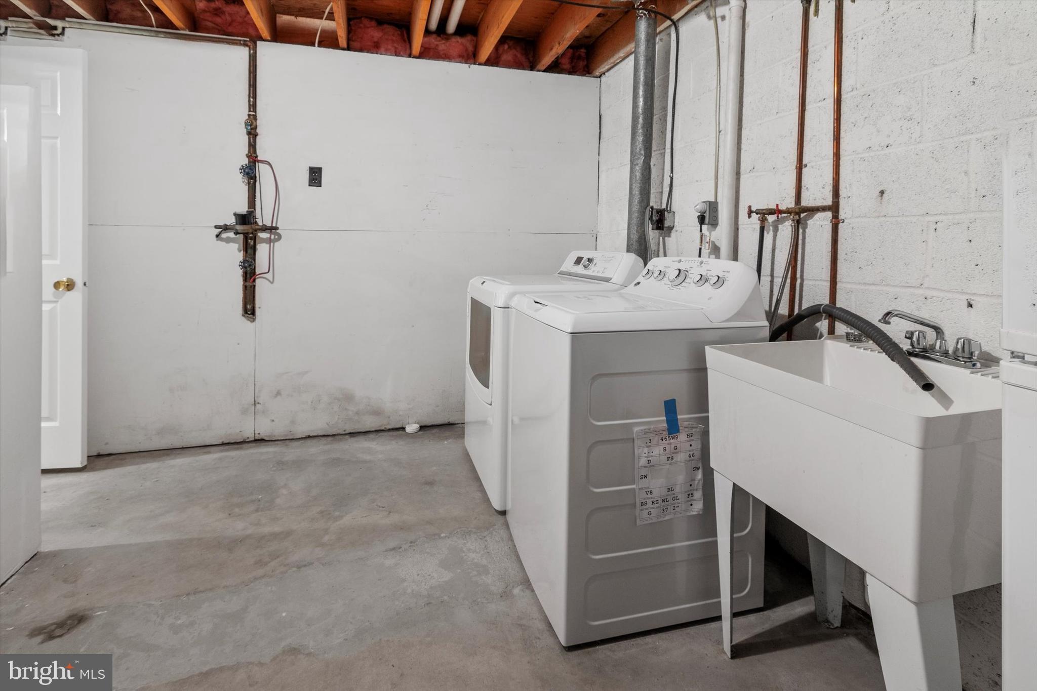 5262 Lonsdale Drive Springfield, VA 22151 - Photo 40 of 44 Full size washer and dryer convey