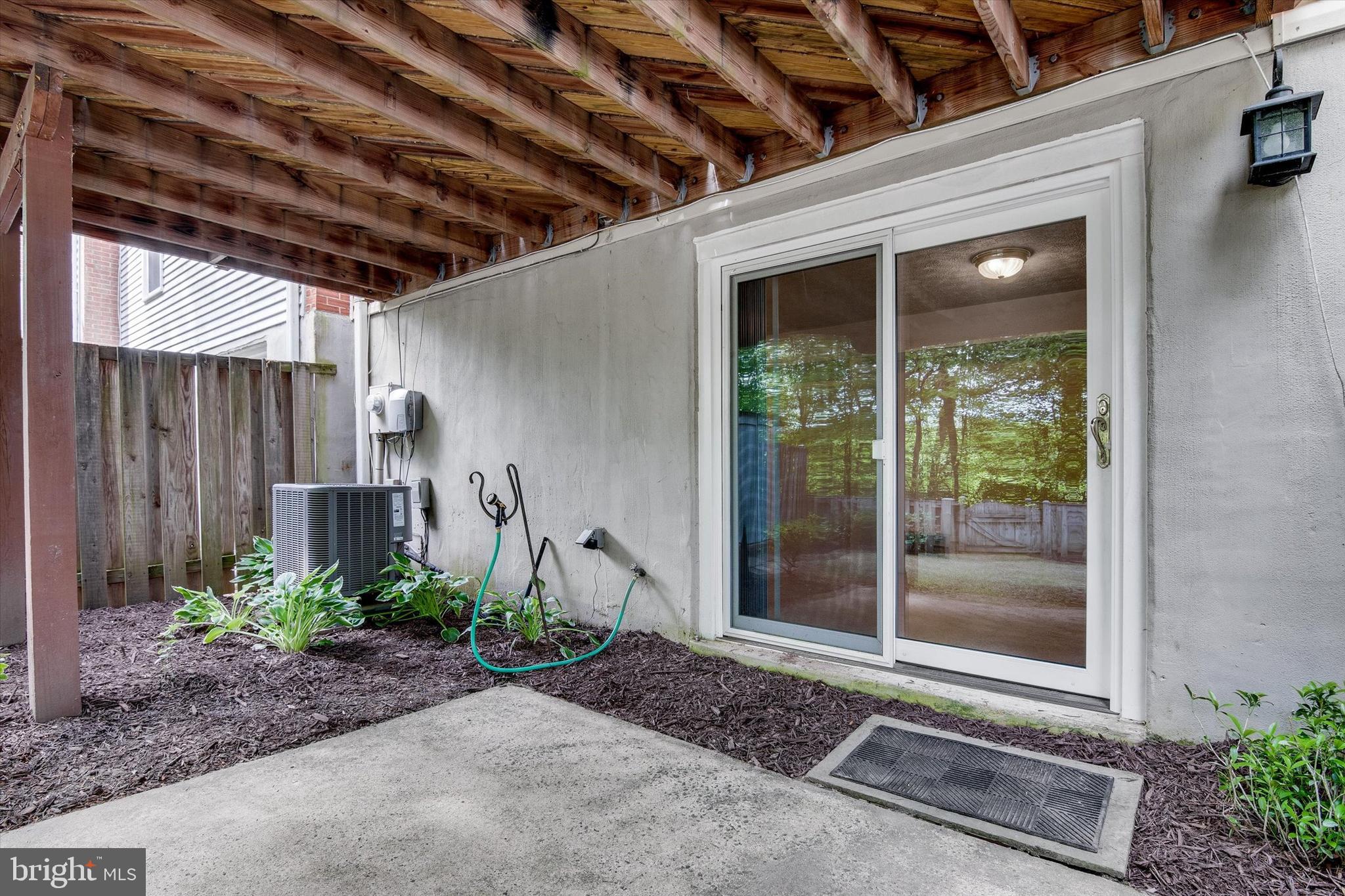 5262 Lonsdale Drive Springfield, VA 22151 - Photo 7 of 44 Walkout to fenced yard