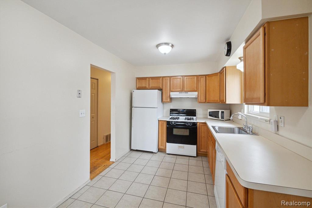 1626 Cambridge Road Berkley, MI 48072 - Photo 11 of 34