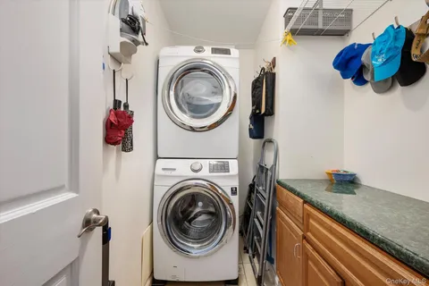 $939,000 | 38 Orchard Street, Merrick, NY 11566