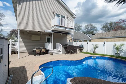 $939,000 | 38 Orchard Street, Merrick, NY 11566