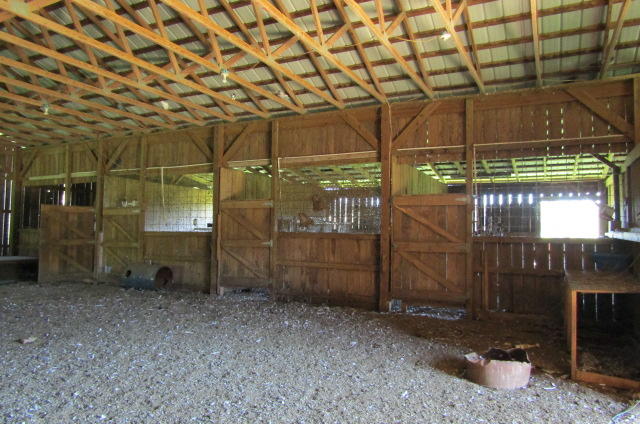 3579 Brewer Road Crossville, TN 38572 - Photo 6 of 40 Barn with Riding area