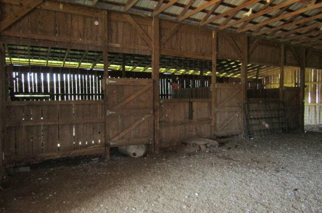 3579 Brewer Road Crossville, TN 38572 - Photo 7 of 40 Barn with Stalls