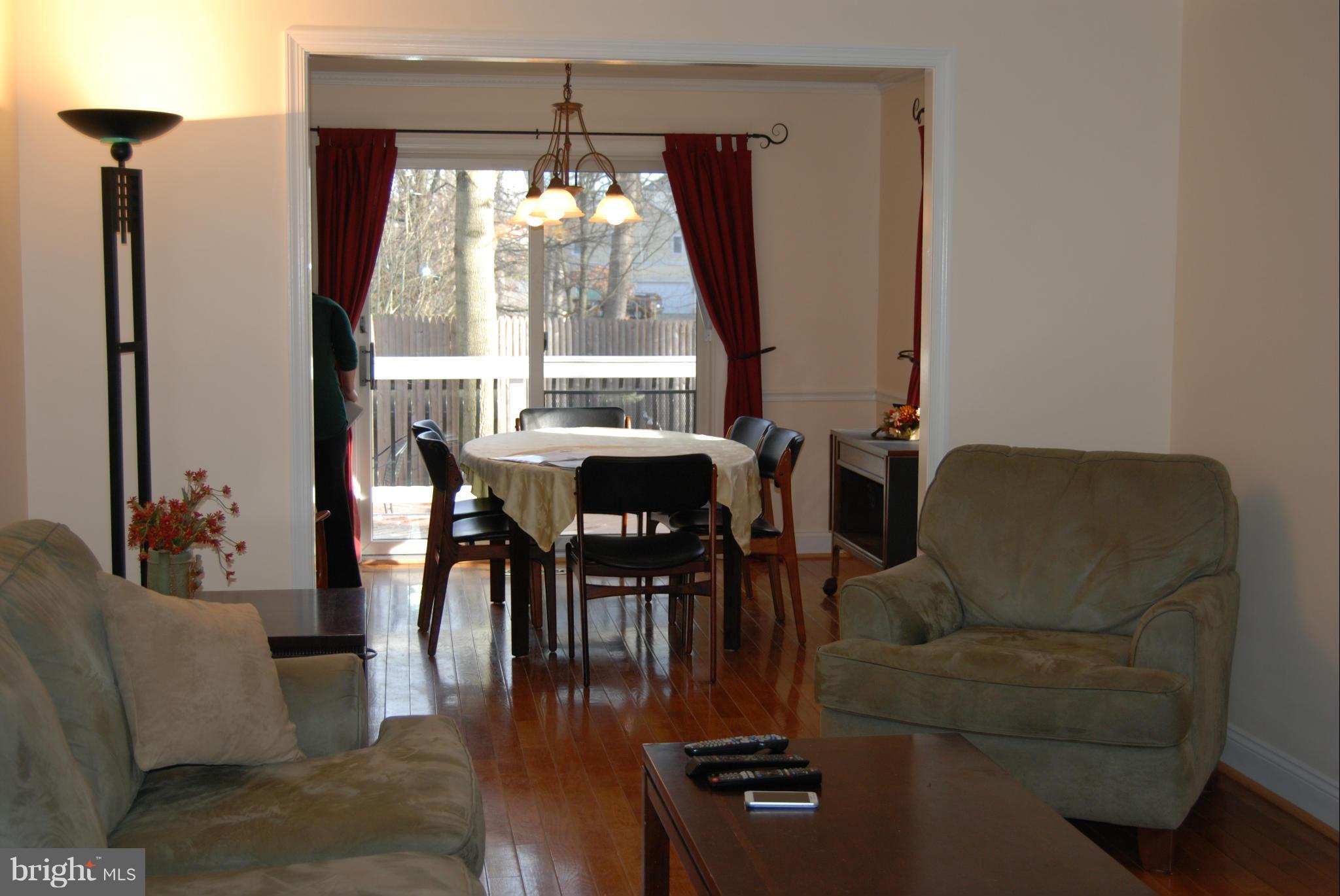 7073 Leestone Street Springfield, VA 22151 - Photo 5 of 30 Living Room