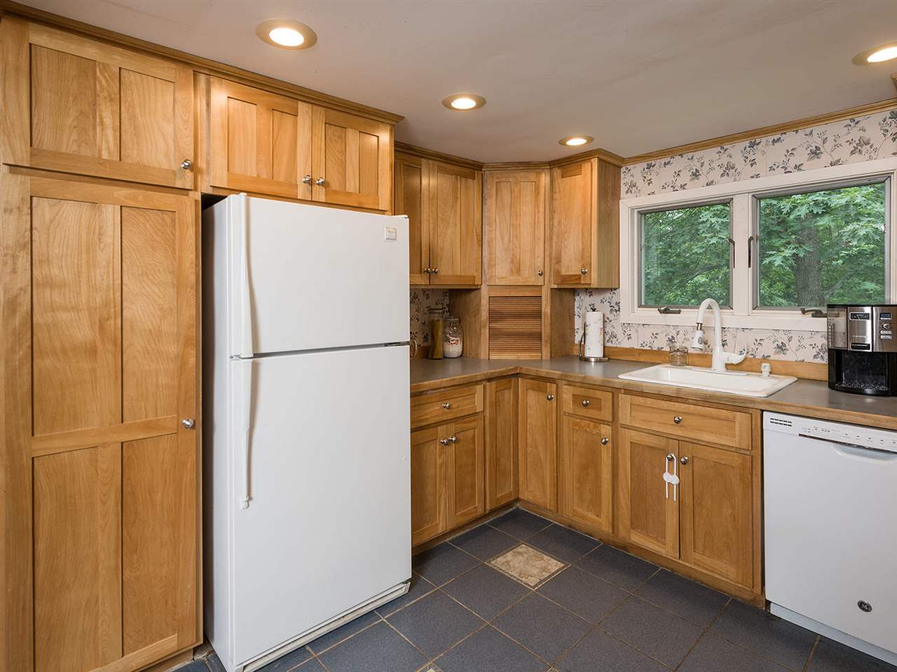 15 Birch Hill Road York, ME 03909 - Photo 8 of 30 Gallery Image 8