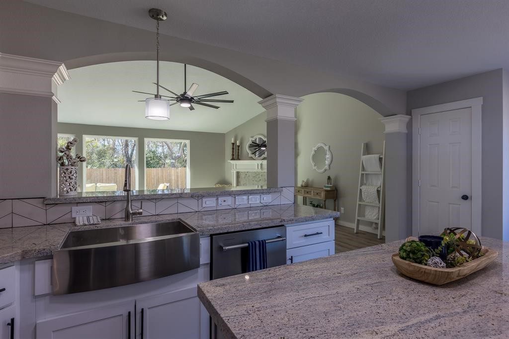 522 Jeremy Court Spring, TX 77386 - Photo 10 of 39 Love the brand new farm sink! So much natural light in this home!
