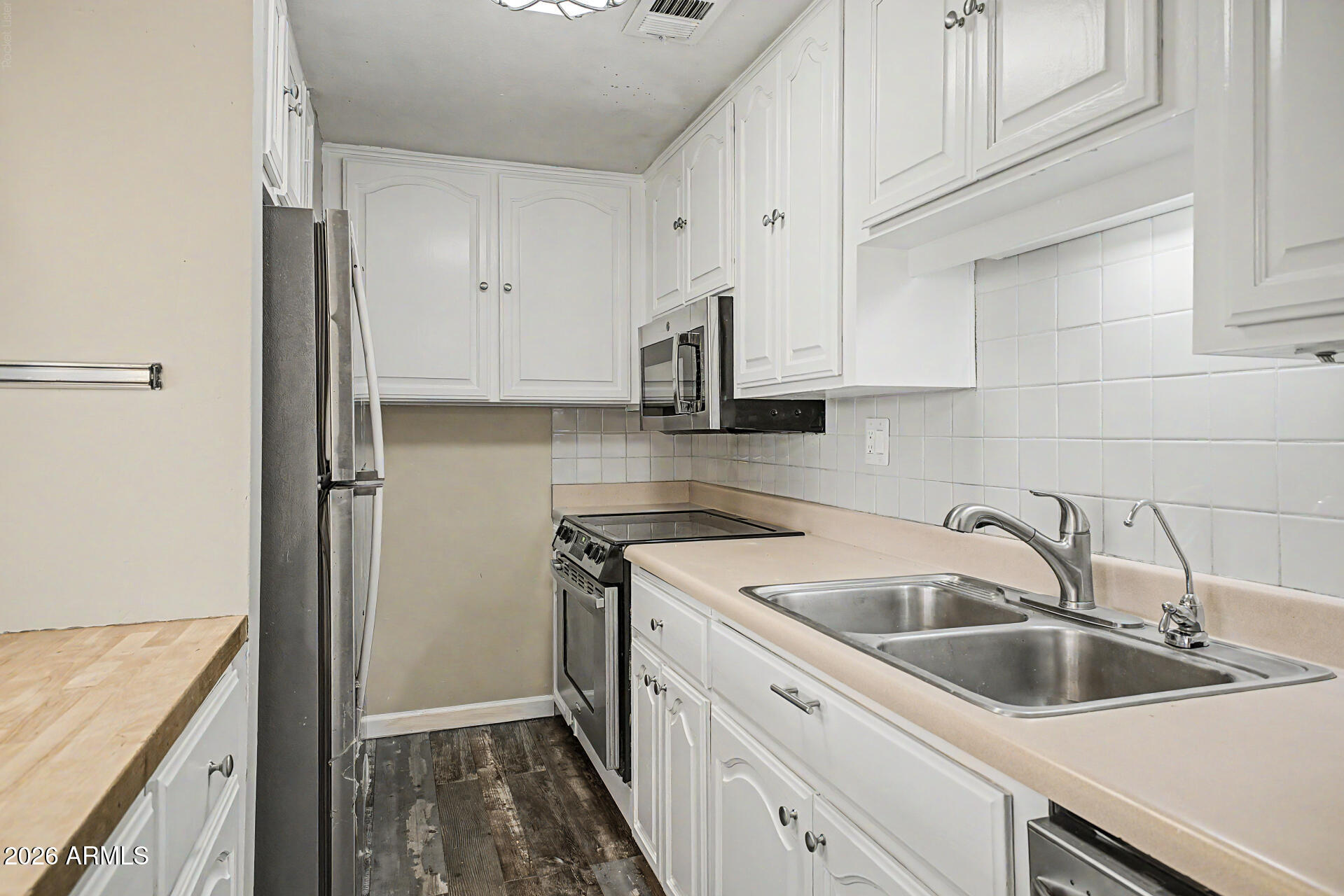 424 West Brown Road, Unit 207 Mesa, AZ 85201 - Photo 2 of 24 Kitchen