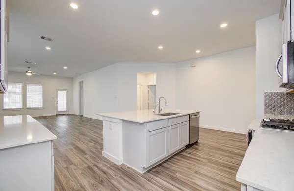 $2,550 | 10011 Angelina Woods Lane, Conroe, TX 77384