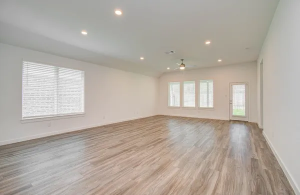 $2,550 | 10011 Angelina Woods Lane, Conroe, TX 77384