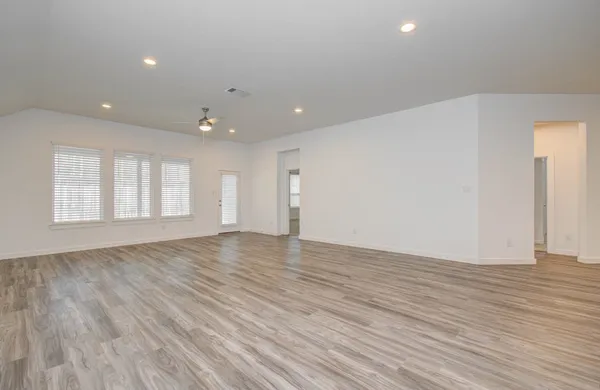 $2,550 | 10011 Angelina Woods Lane, Conroe, TX 77384