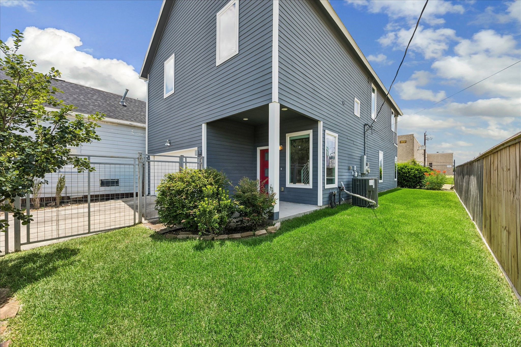 304 Hogan Street Houston, TX 77009 - Photo 9 of 28