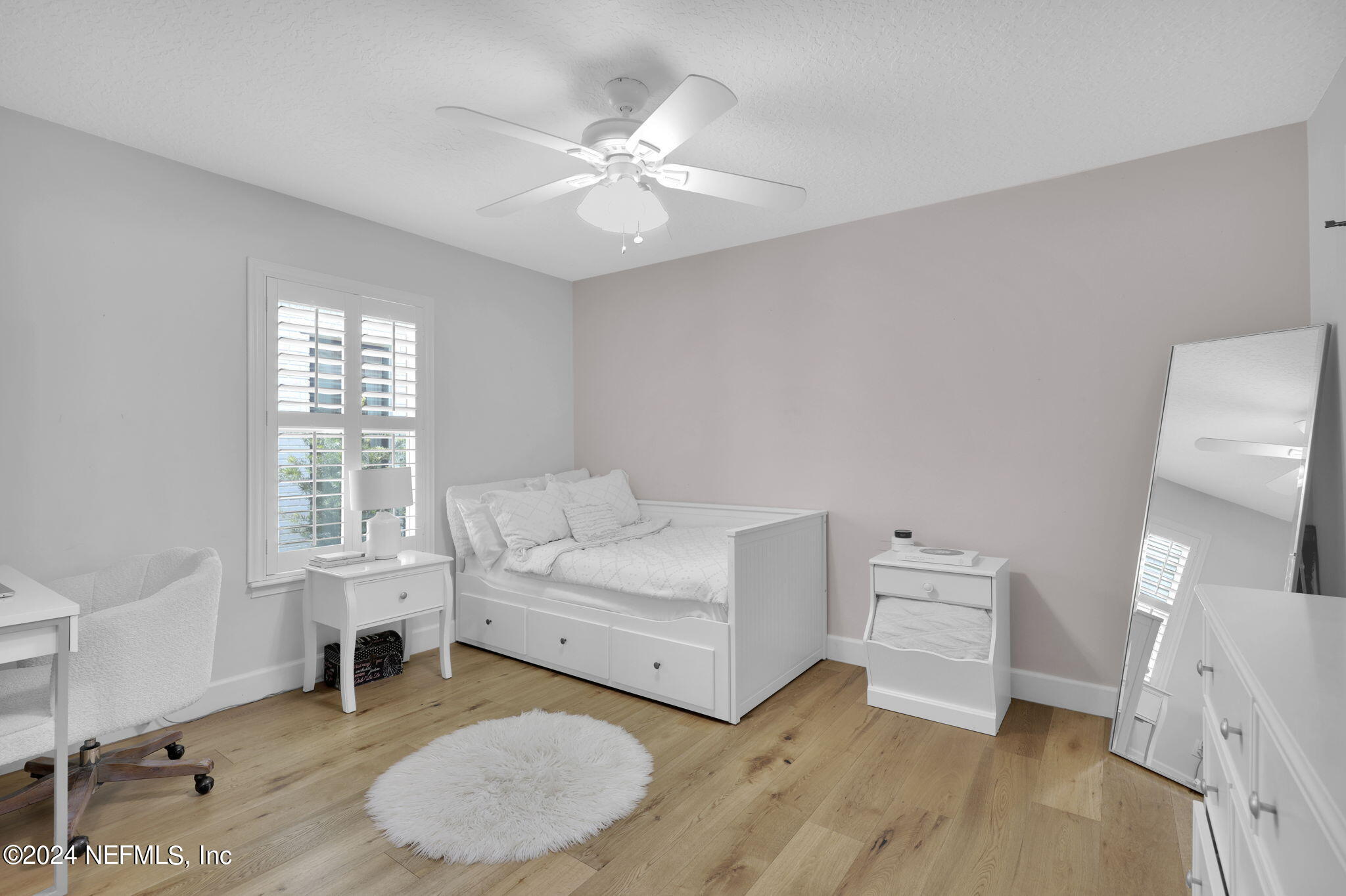 789 Mill Stream Road Ponte Vedra Beach, FL 32082 - Photo 29 of 46 a living room with furniture and a window