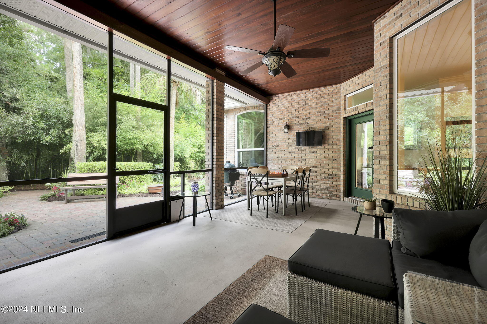 789 Mill Stream Road Ponte Vedra Beach, FL 32082 - Photo 34 of 46 a living room with furniture and a large window