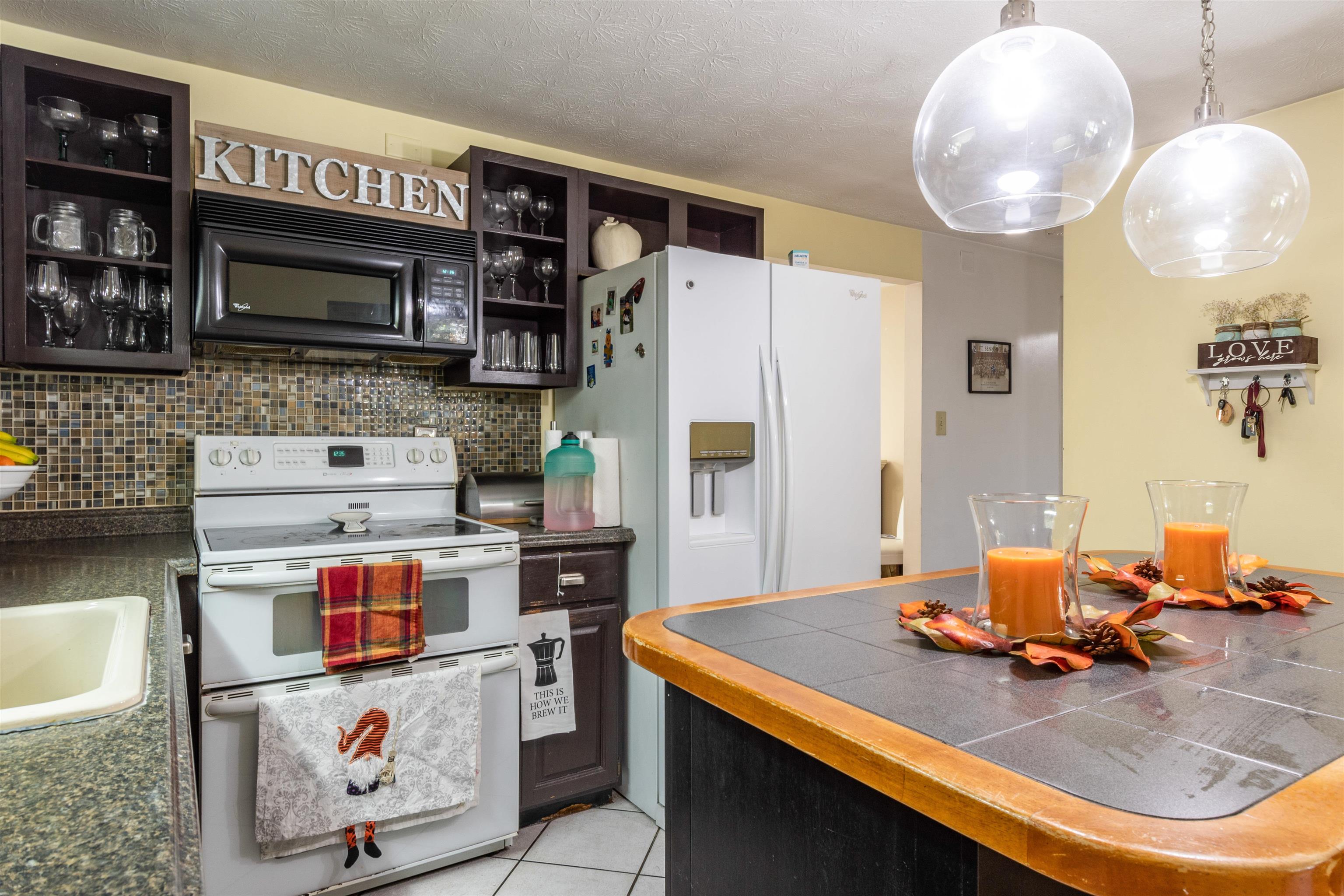 39 River Road, Unit B Hudson, NH 03051 - Photo 8 of 40