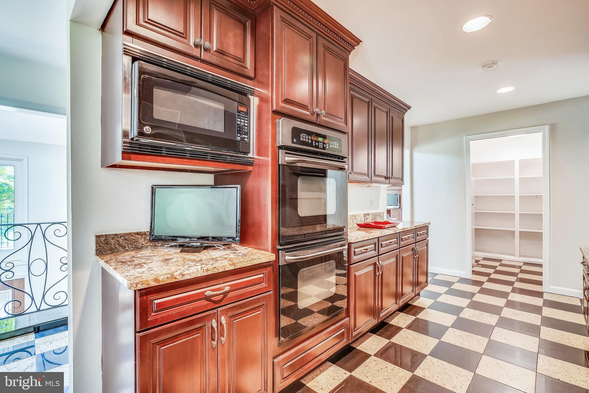 1728 Ruxton Road Towson, MD 21204 - Photo 15 of 61