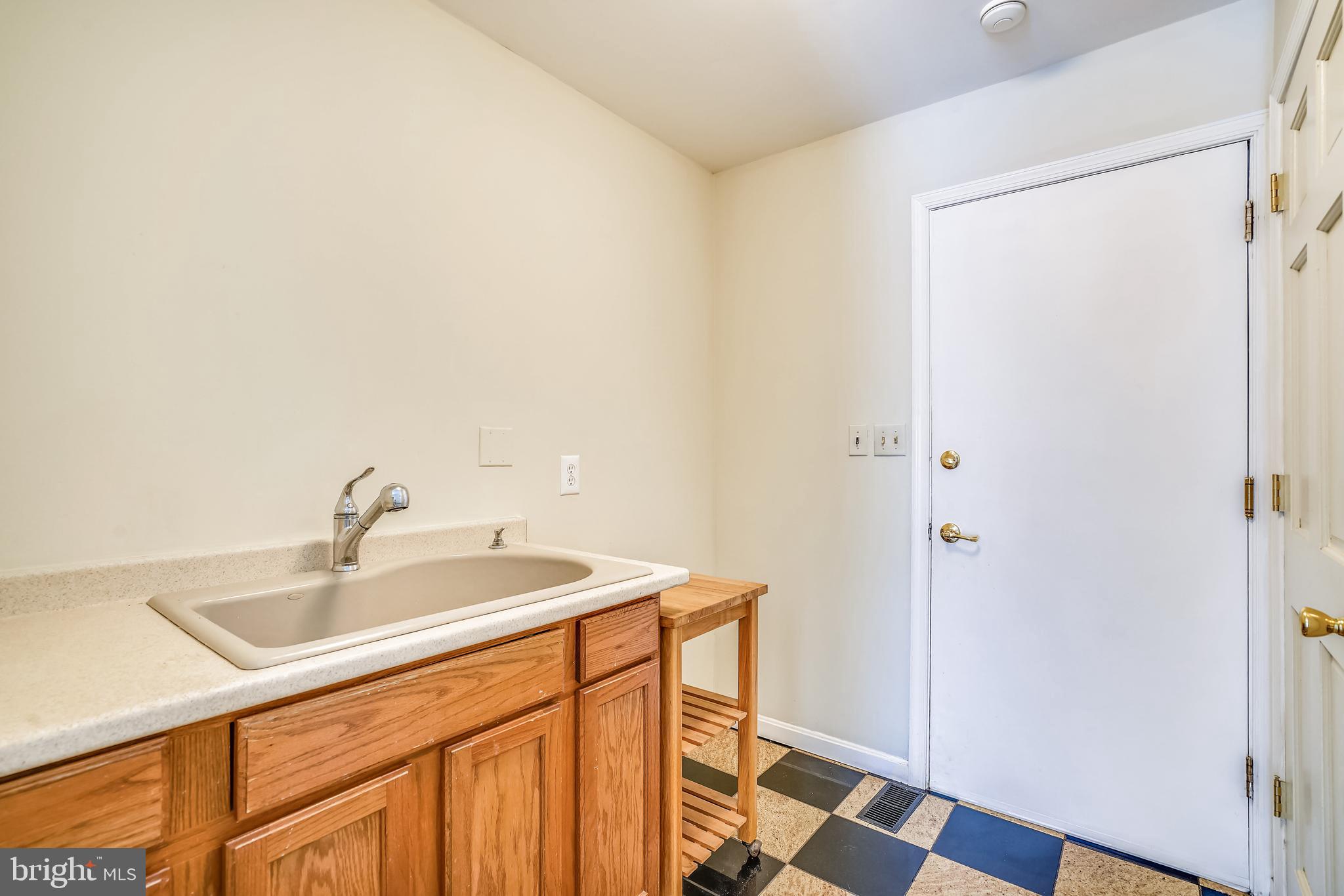 1728 Ruxton Road Towson, MD 21204 - Photo 17 of 61