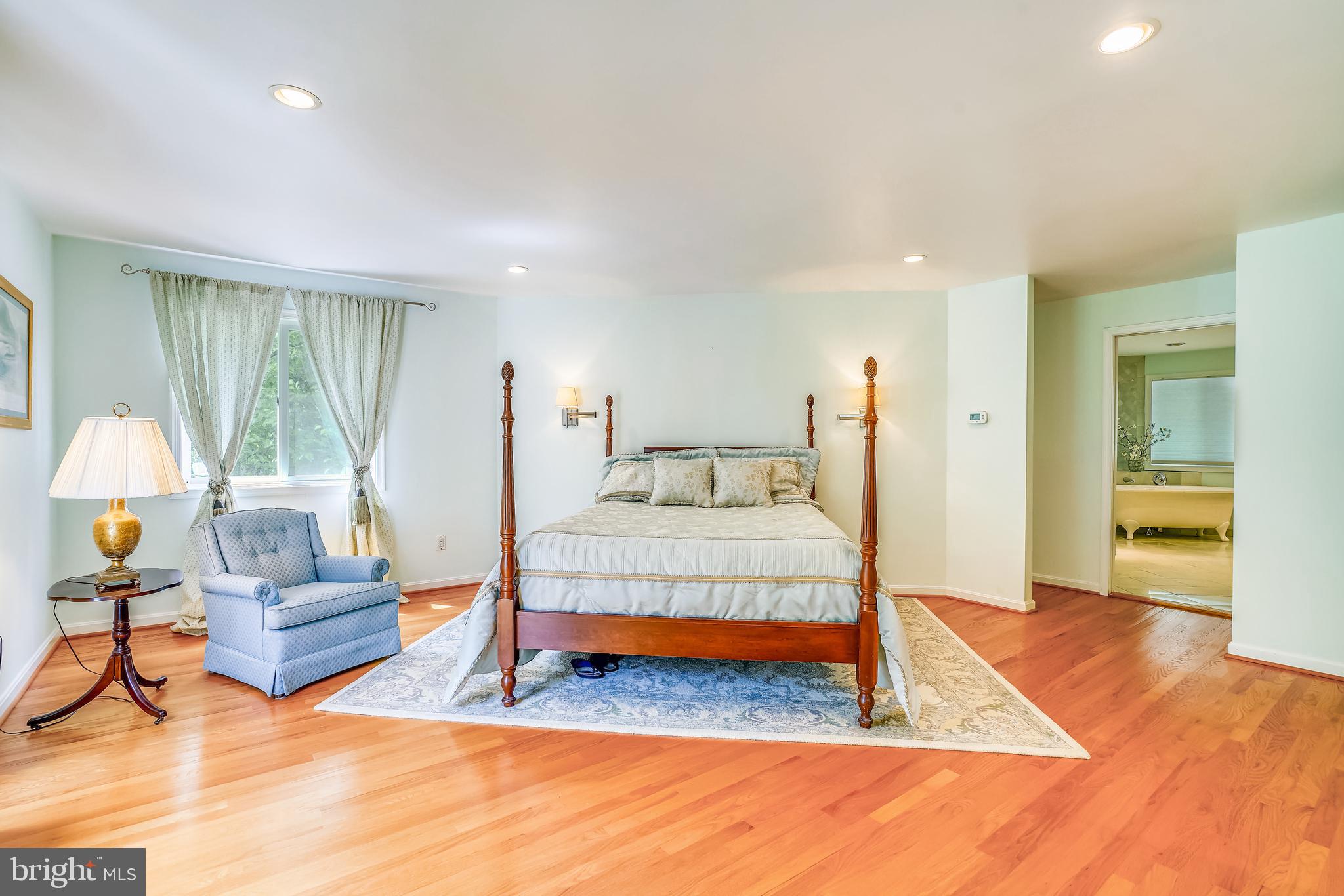 1728 Ruxton Road Towson, MD 21204 - Photo 23 of 61