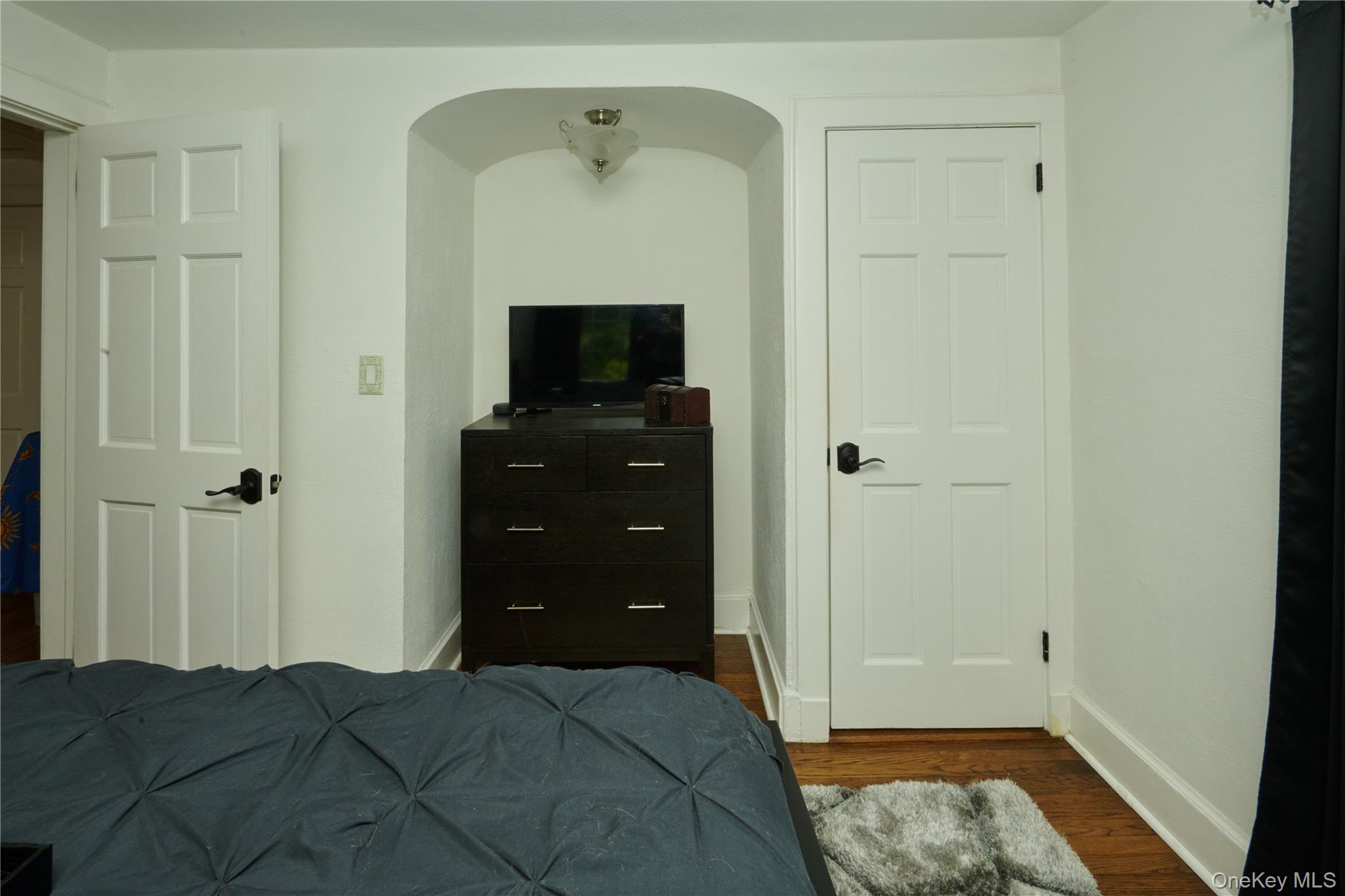 7 Avondale Road Yonkers, NY 10710 - Photo 25 of 36 a bedroom with a bed and a dresser