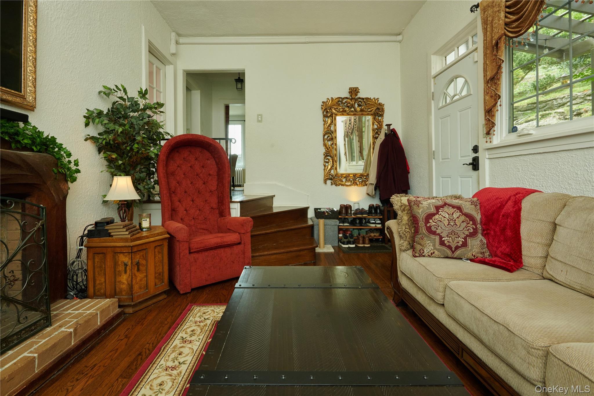 7 Avondale Road Yonkers, NY 10710 - Photo 6 of 36 a living room with furniture