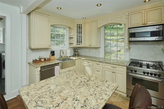 $1,098,000 | 7 Avondale Road, Yonkers, NY 10710