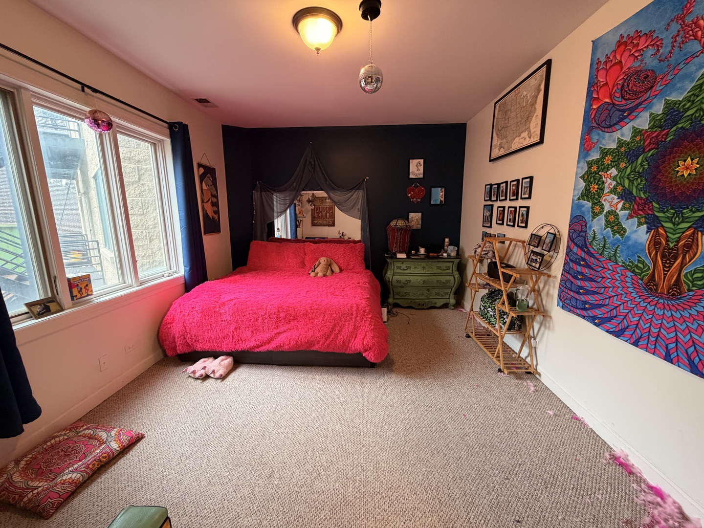 842 North Racine Avenue, Unit 202 Chicago, IL 60642 - Photo 17 of 25 a bed room with a bed and a window