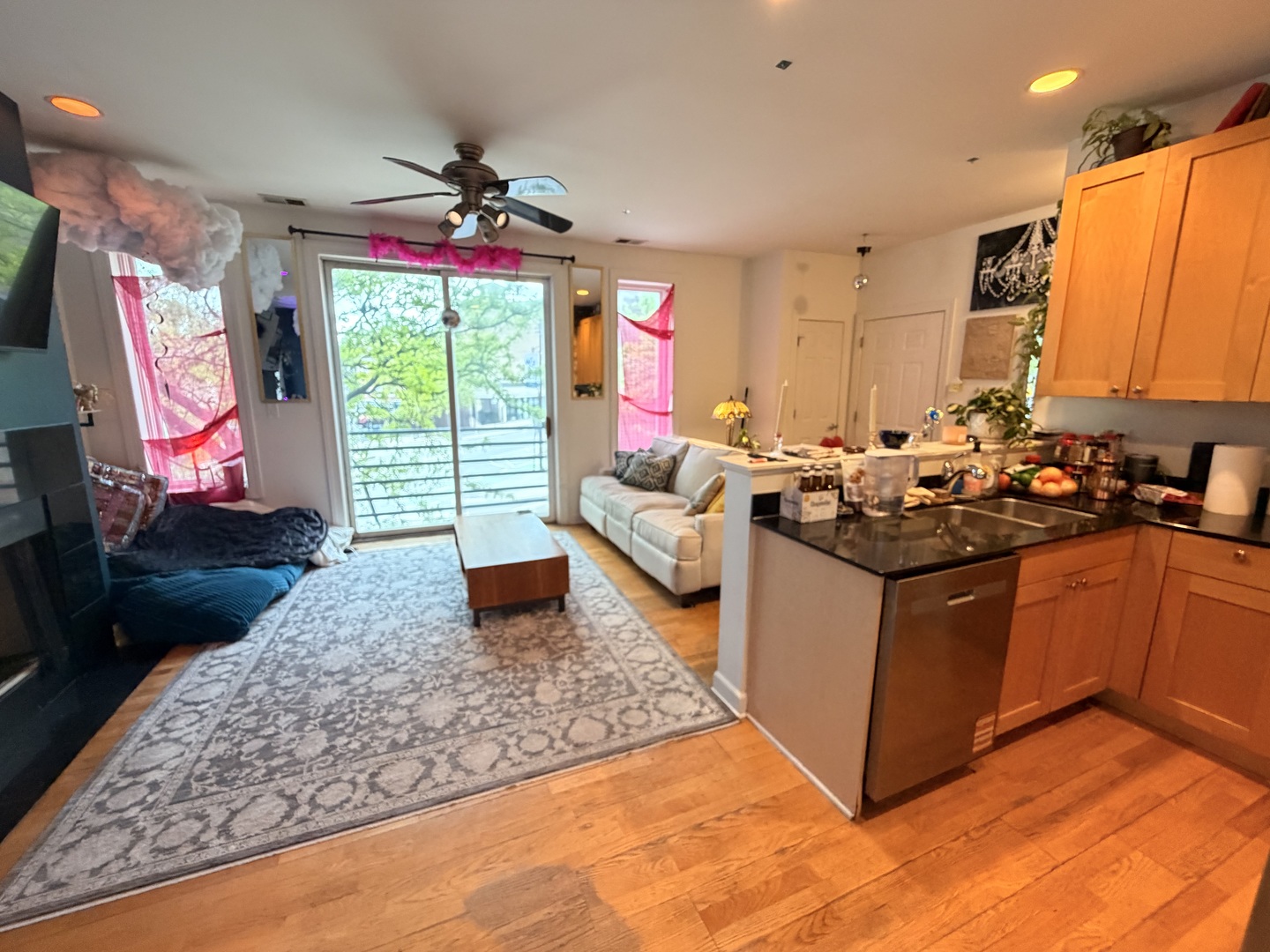 842 North Racine Avenue, Unit 202 Chicago, IL 60642 - Photo 9 of 25 a kitchen with granite countertop lots of counter top space