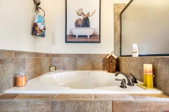 a view of entryway and workspace