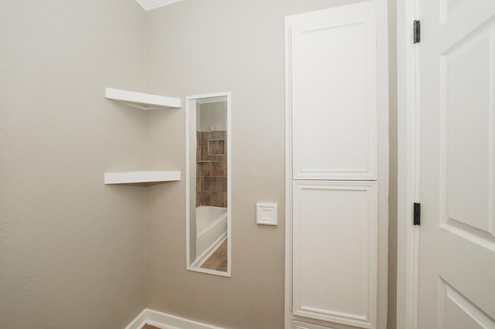 701 Clay Street Cleveland, TX 77327 - Photo 14 of 18 Full length mirror in bathroom